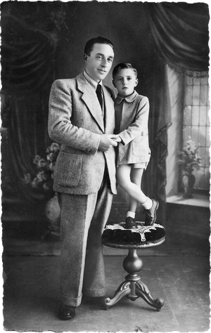 Il fondatore del liquorificio artigianale Benedetti Liquori, Gino Benedetti, ritratto con il nipote Angelo Valbusa.